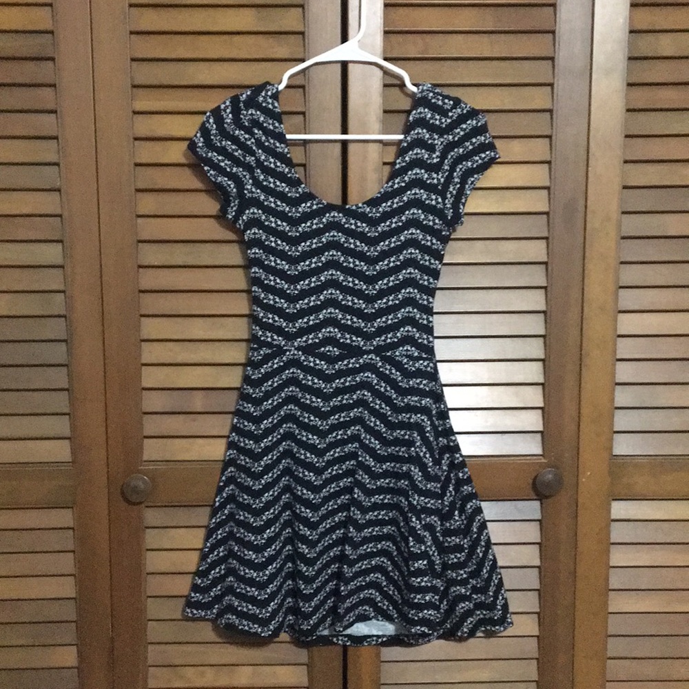 Black and white zig zag dress